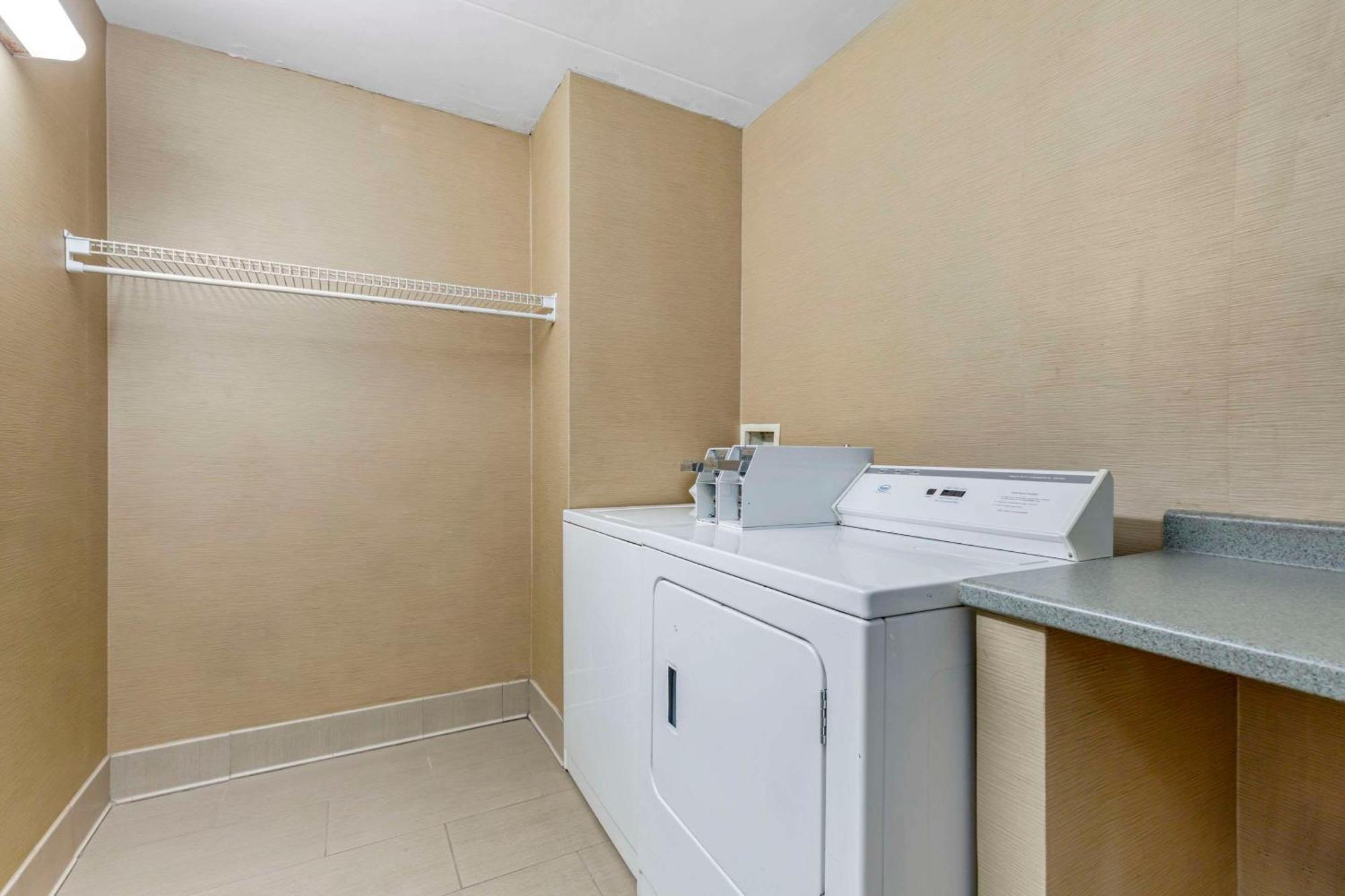 Comfort Inn Herndon-Reston Kültér fotó